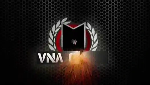 Orta yaşlı seksi kadın Julia Ann'in göte tapan bir köleye ihtiyacı var