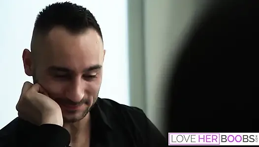 Vollbusiges und ebenholz-schätzchen lily starfire reitet harten schwanz