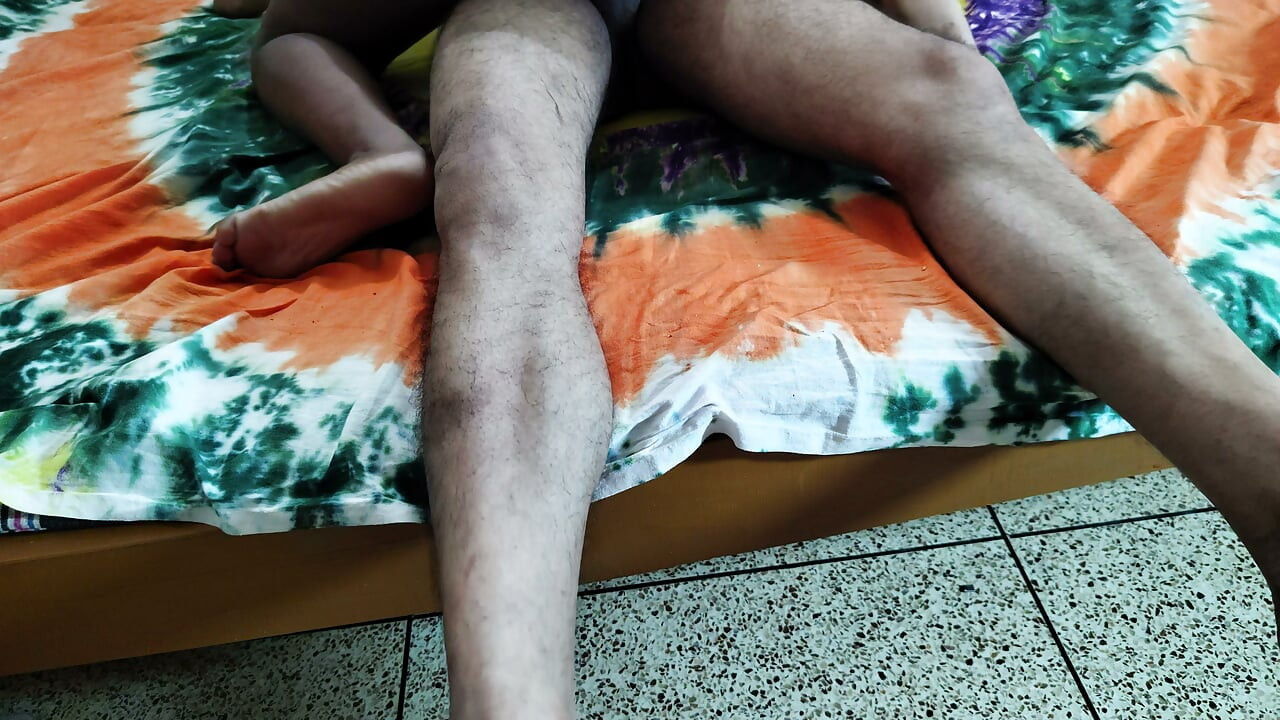 The village sister-in-law came to my house and climbed up and inserted my black penis into her little
