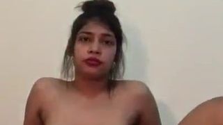 Esposa paquistanesa compartilhando com amigo