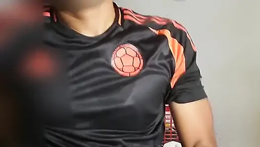 Kolombiyalı Futbolcu Eğleniyor