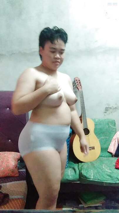 I still have my pads on but my pussy want a creampie