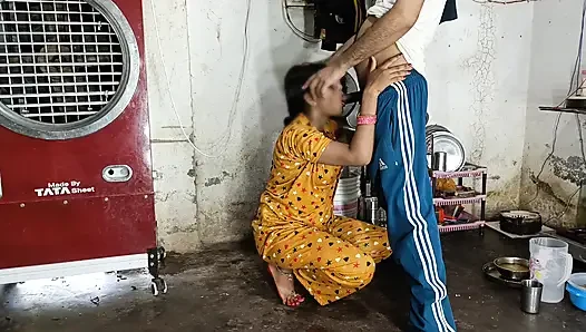 Ateşli seksi üvey kız kardeşin üvey erkek kardeşinin arazisinden üvey kız kardeşinin evde yalnızken eğlenceli seksi Hintçe ses
