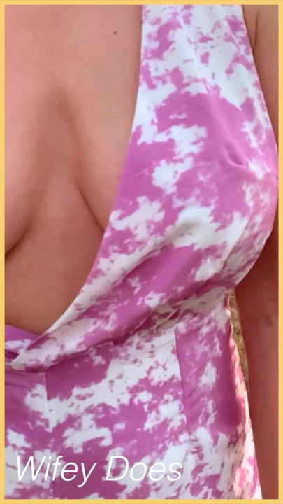 妻子喜欢在公共场合