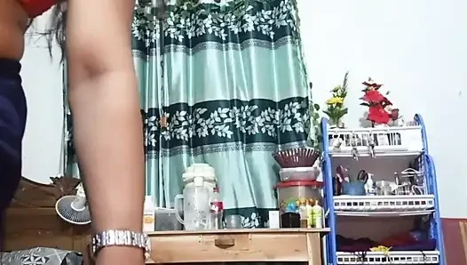 Sexy boudi starting making sexy and fingering video again