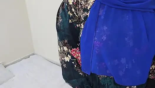 Taksitini taksitli kadınla sikişerek ödedim.