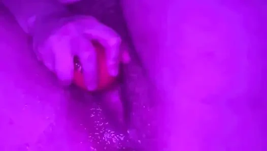 Memek sempit cewek semok kulit putih ini dientot habis-habisan sampai muncrat