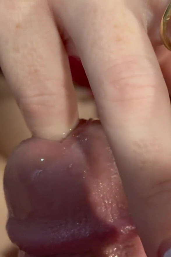Je me doigte la bite