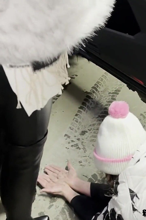 Lola Conducts an Interview 3