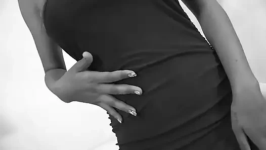 Сексуальная азиатская девушка обожает большие члены