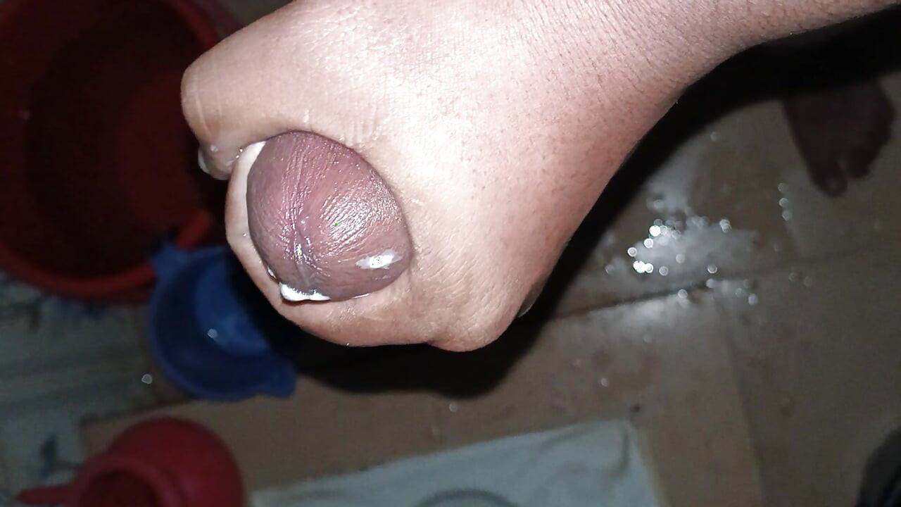 Masturbation in Sonnensilber-shampoo.