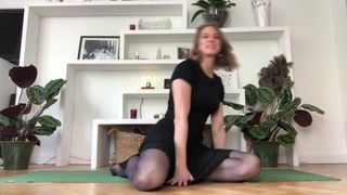 Yoga in strumpfhosen 4