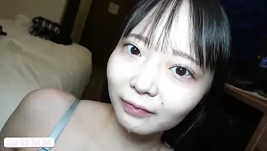Idol seviyesine sahip kırılgan ama parlak güzellik nadir bir ilk özel görünümde cazibesini gösteriyor