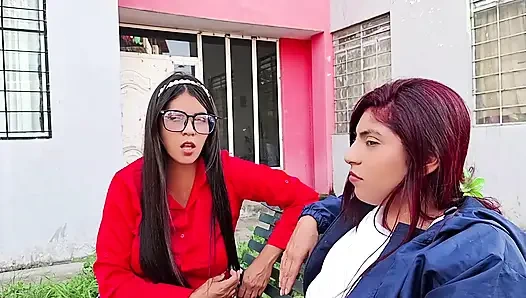 Meine freundin mit einem dicken arsch hat sex mit einem alten fremden, während ich zuschaue.