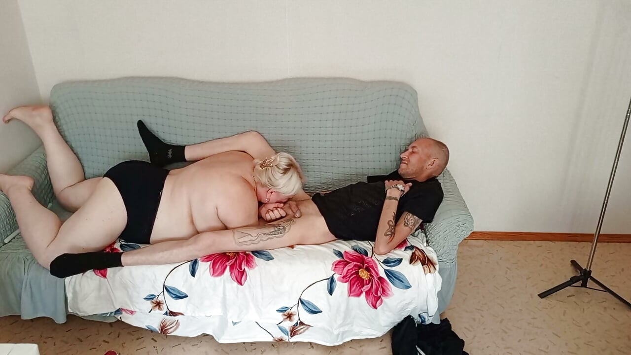 Stepmom Gives a Deep and High-quality Blowjob Before My Cumshot