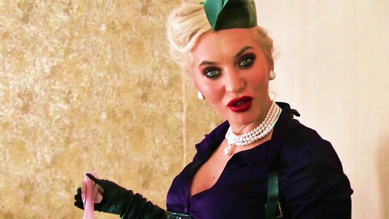 Bondgirl made men to cum