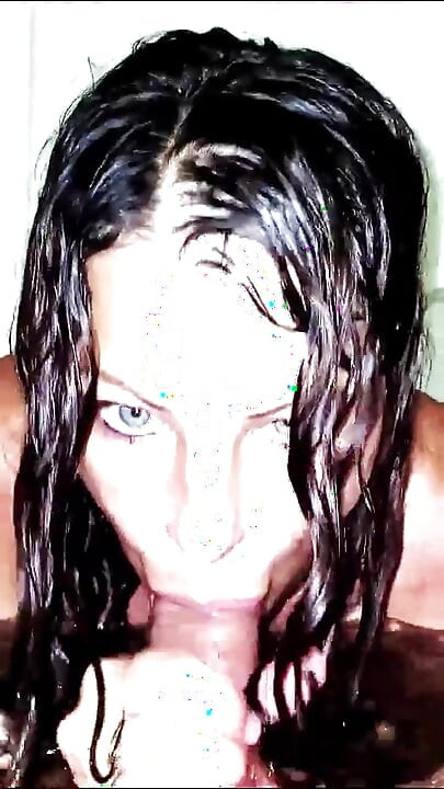 Bath Blowjob Close up