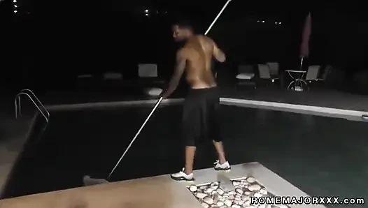 Cowok penjaga kolam renang crot!!