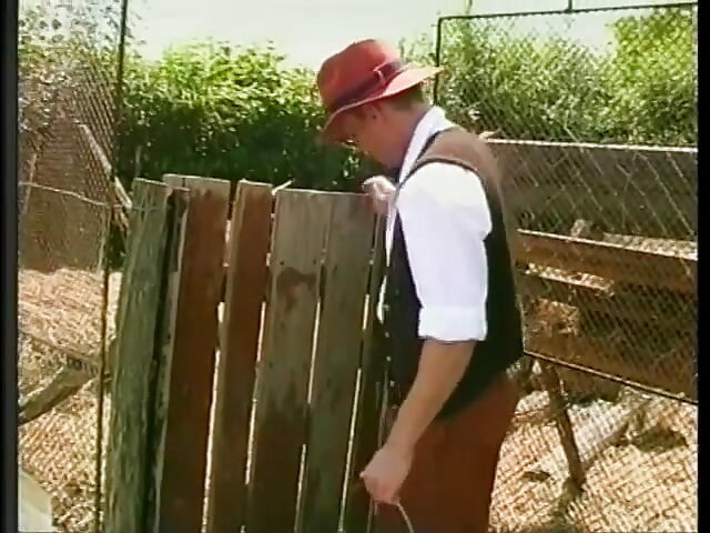 Napalony kutas wysysający facet zostaje spustoszony podczas ruchania gorącej suki na trawniku