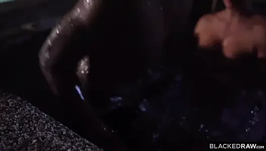 Blackedraw - tante semok rambut pirang suka banget dientot habis-habisan sama kontol besar pria kulit hitam