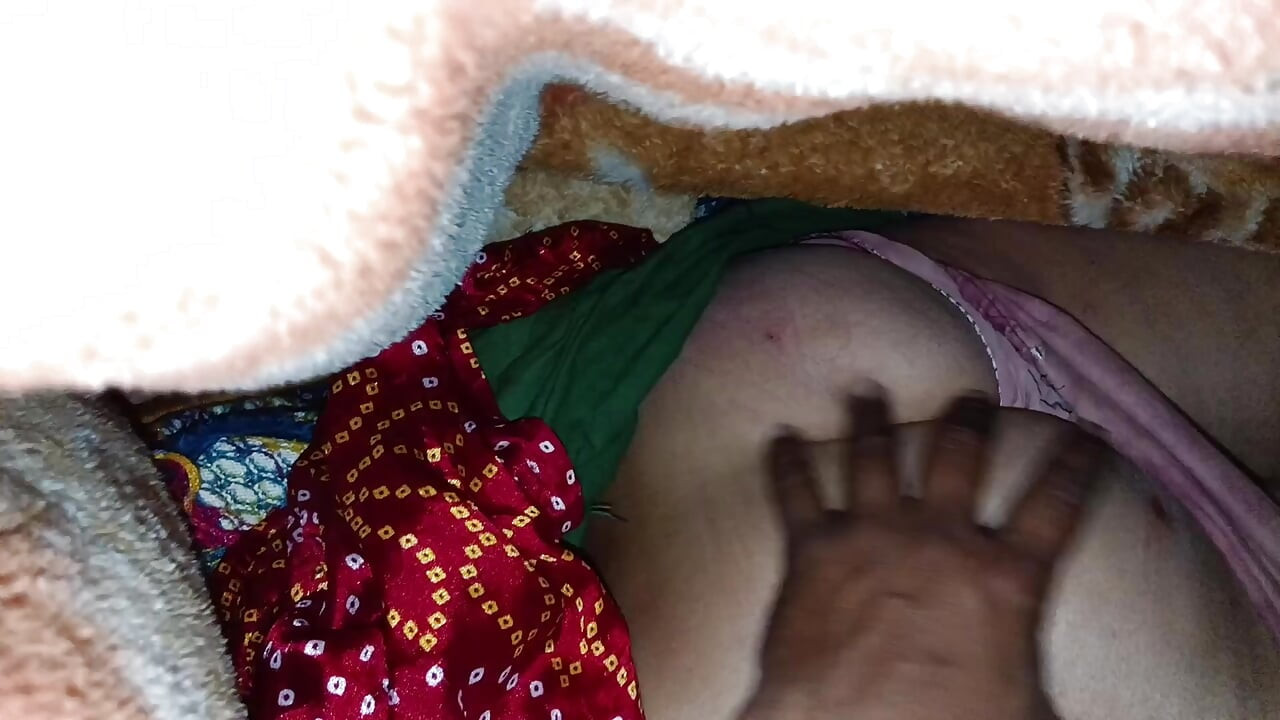 Today, brother-in-law romances his sister-in-law in a blanket, sobbing is taking my love.