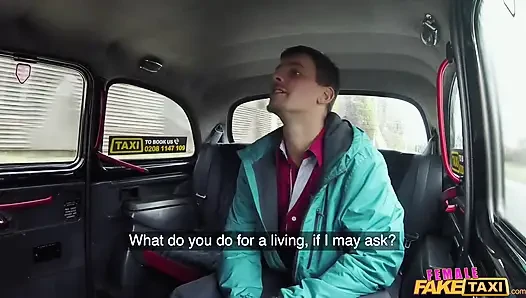 Female Fake Taxi - развязная пассажирка обожает сиськи водителей