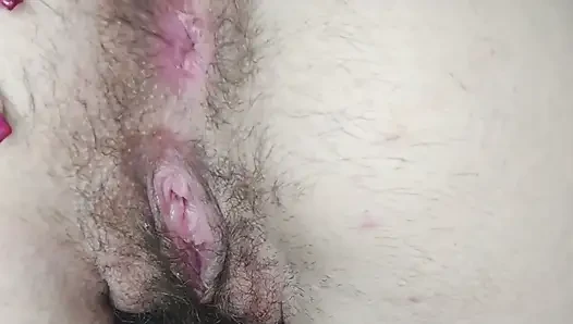 Closeup pantat dan memek berbulu