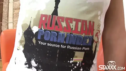 Gadis remaja rusia ini lagi ngidam dicrot di dalam sama kontol besar