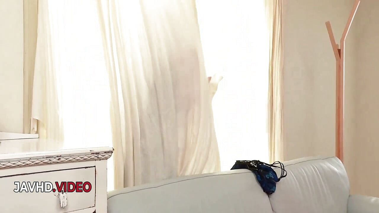Ameri Koshikawa의 매운 캠 쇼는 격렬한 하드코어 섹스 세션으로 이어진다