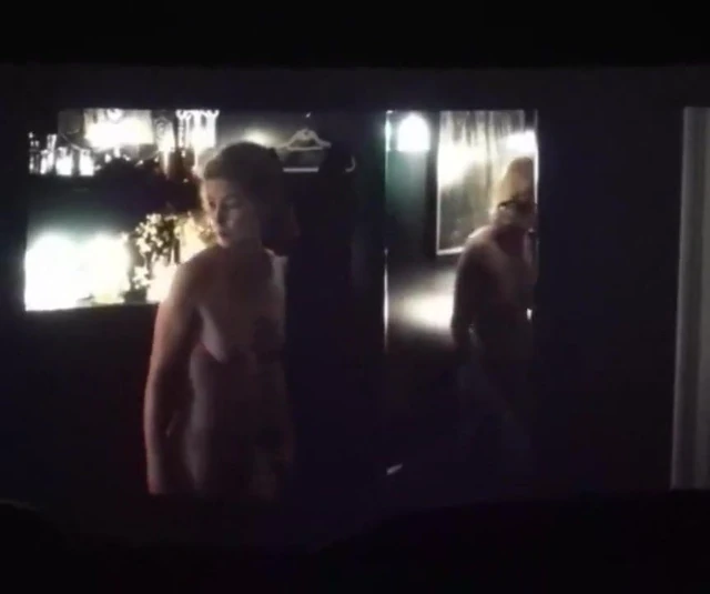 Rosamund Pike - ''A Private War'' (LQ)