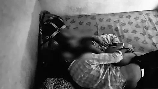 Горячая сексуальная трахающаяся брутальная жена Жесткий трах горячей сексуальной девушки с большими сиськами индийской деревни сисятая киска, дэши паренек Bangla Dashi перед вебкамерой