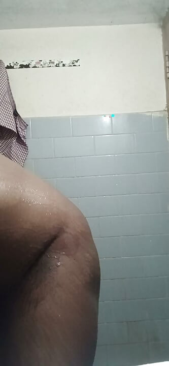 Bathing and ass show