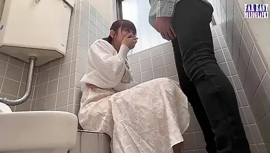 Глубокий глоток Bliss, как она наслаждается каждой теплой каплей в двойном рту кульминации на свидании - 1/4