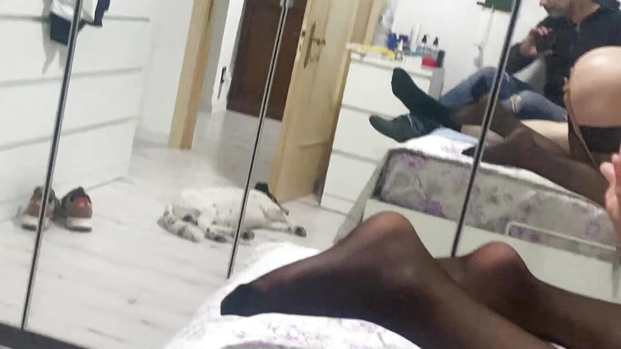 Los viejos se corren en su coño