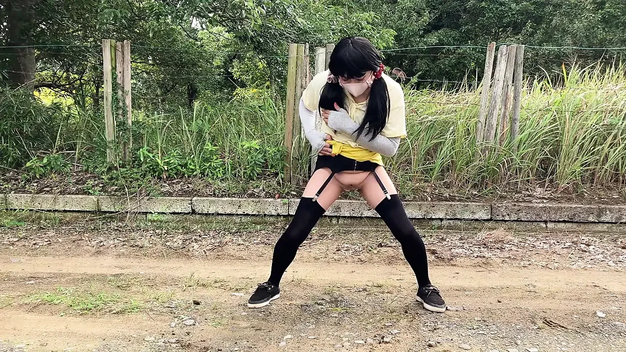 Жалаңаш қыздар көңіл көтеруде