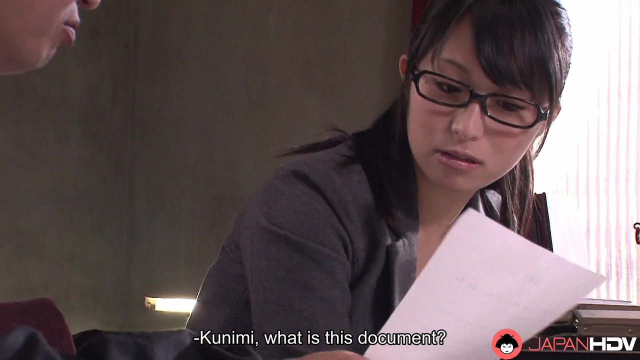 日本办公室女士nana kunimi在办公室里吮吸鸡巴，无码。