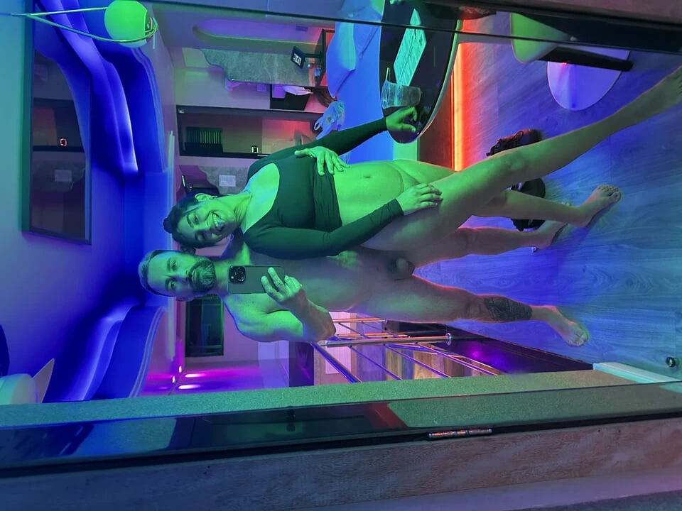 comendo gostoso o cuzinho dela