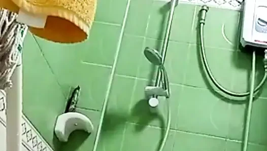Просто наблюдаю только за ней в душе