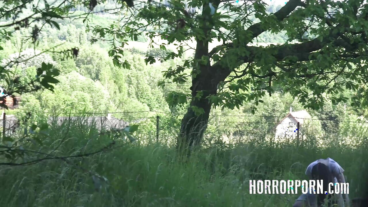 The girl from the well (Horror Porn)
