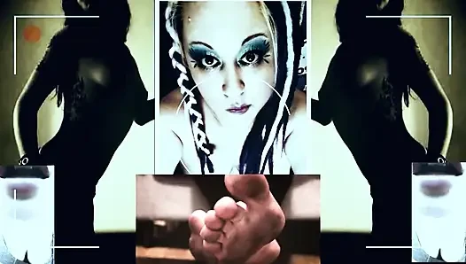 Adik tiri dientot habis-habisan sampai kencing dan bikin kamu bugil dan fingering lubang pantatmu sendirian