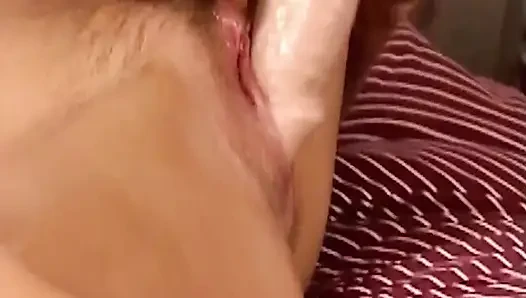 Amateur Fists Her Wet Pussy Then Toys Deep