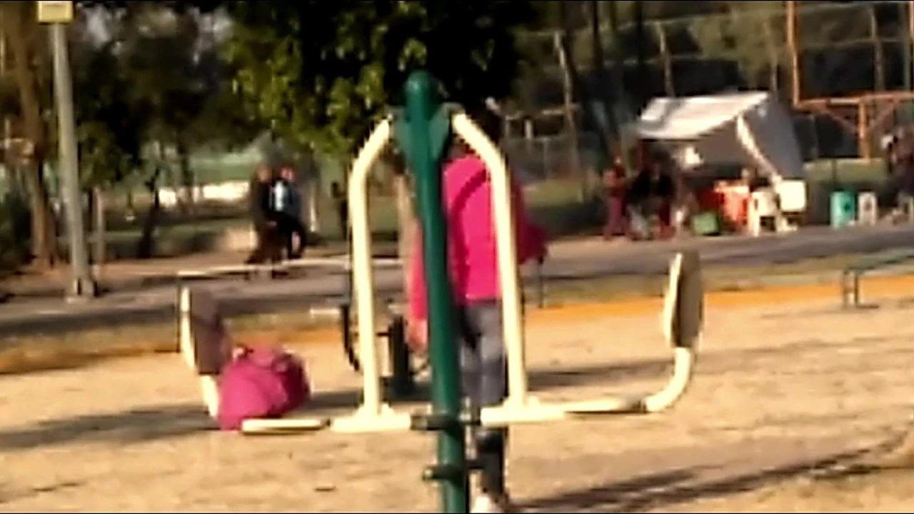 LATINA HERMOSA HACIENDO EJERCICIO