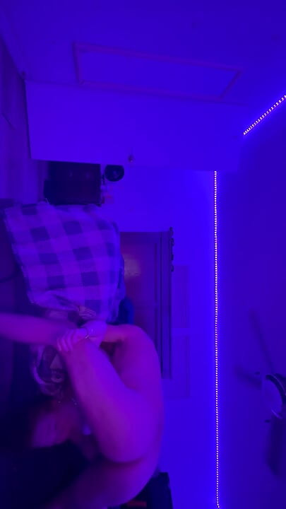 I make her tap
