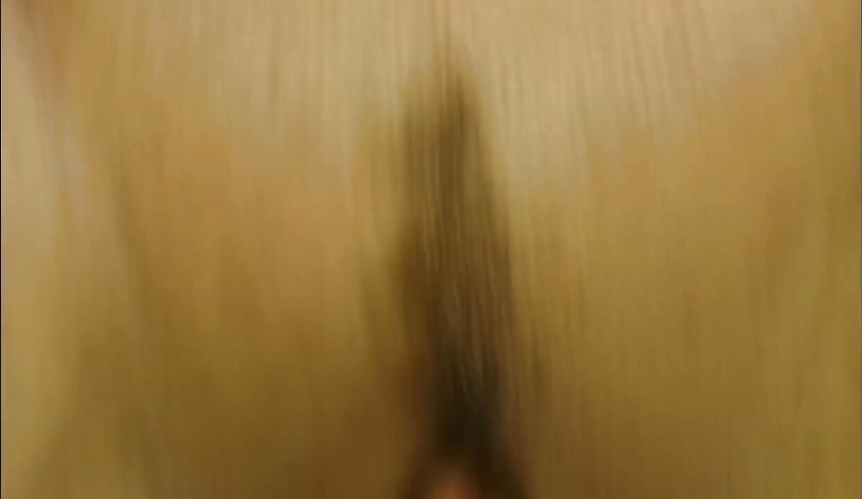 Insaciable morena milf toma polla de vaquero salvajemente al aire libre