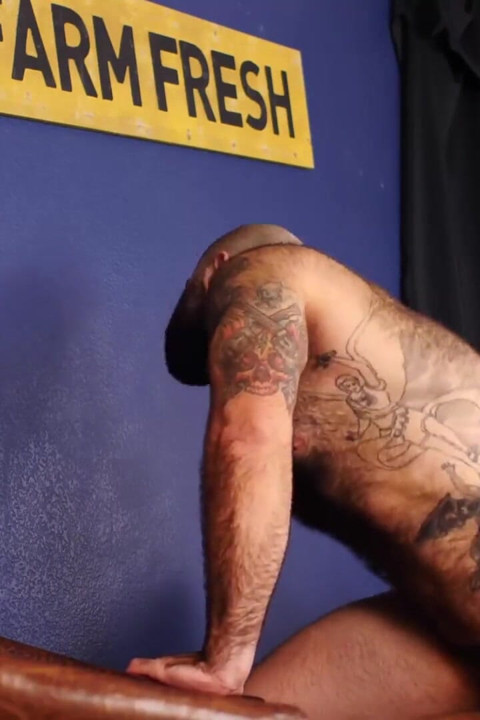 Hairyandraw. Stepdaddy Dallas Steele barebacks bear Atlas Grant