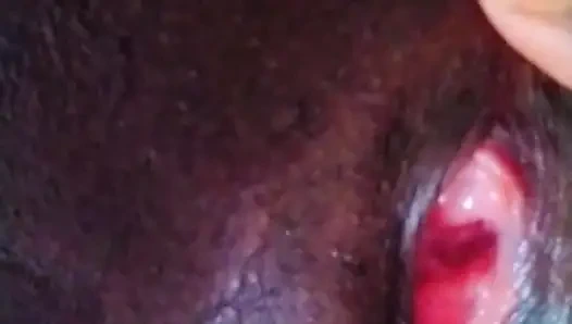 Hottysexy African Queen squeezing her pinky pussy