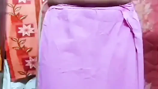 Renu si istri tamil india lagi asik ngentot memeknya sambil bugil sambil bugil!
