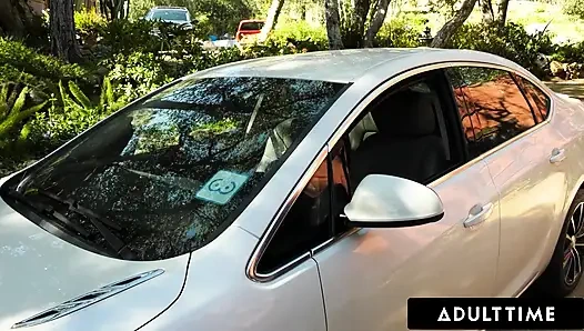 Khusus orang dewasa - anissa kate menggoda instrukturnya dengan toket besar alaminya selama pelajaran mengemudi