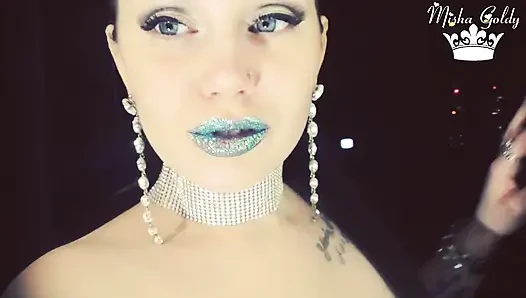 Bibir glittery biru berbau & menyembah