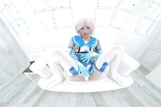 Sora suda hat einen orgasmus mit zwei spielsachen